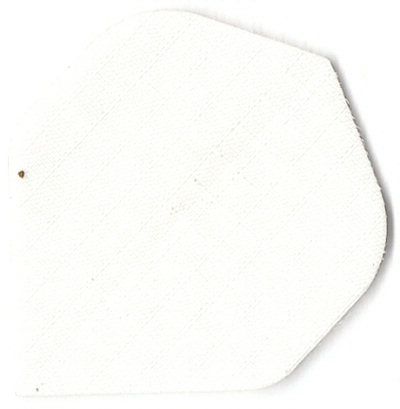 Das Bild zeigt ein weißes Nylon-Stoff Flight in einer nahezu fünfeckigen Form. Das Material wirkt leicht strukturiert und ist für den Einsatz bei Darts geeignet.